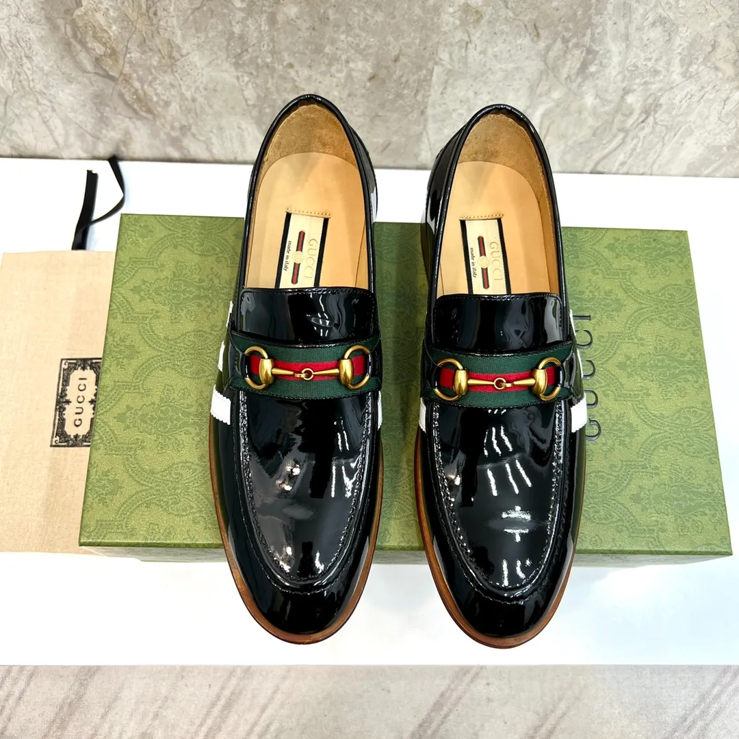 Original leather outsole P900 Brand: Co-branded Adidas｜GUCCI (Gucci) Standard code: Men's size 38–44 (45/46 can be customized) Grade: Same style as the official website Original quality Material: Original cowhide Leather lining Original leather outsole Style category: Men's fashionable casual leather shoes Distinguished big-name luxury elements top luxury Color: Actual picture